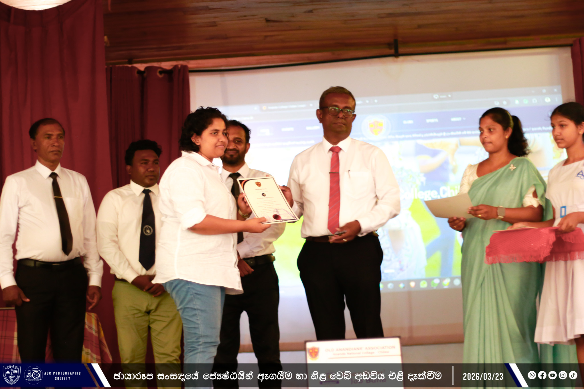හලාවත ආනන්දයේ ඡායාරූප ශිල්පීන්ට හරසර: ජ්‍යෙෂ්ඨ සිසුන් ඇගයීමේ සහතික පත්‍ර ප්‍රදානෝත්සවය උත්කර්ෂවත් ලෙස පැවැත්වේ